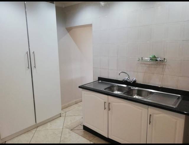 2 BEDROOM TOWNHOUSE FOR SALE IN VANDERBIJLPARK SW 5